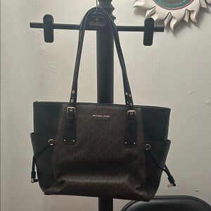 Michael Kors Elegant Black and Brown Tote Voyager NWT